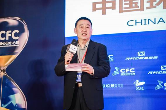 图片包含 物体, 男士, 人员  已生成高可信度的说明