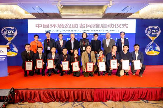 图片包含 室内, 照片, 伪装, 地板  已生成极高可信度的说明