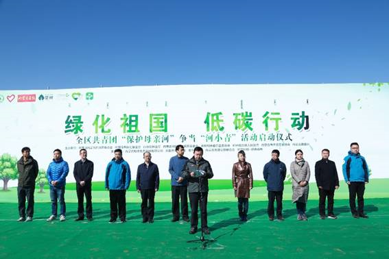 图片包含 人员已生成高可信度的说明