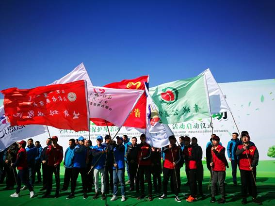 图片包含 天空, 户外, 人员, 人物  已生成极高可信度的说明