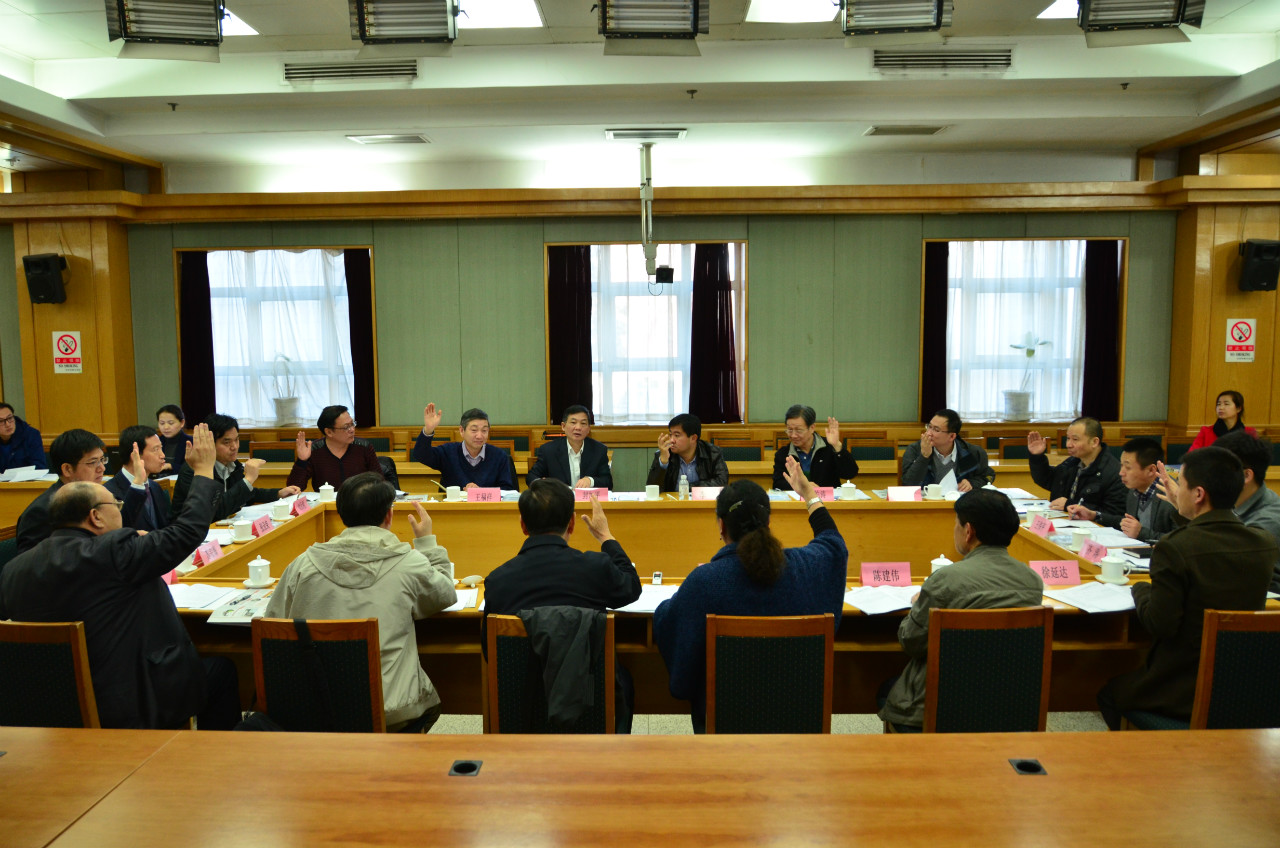 参会理事进行表决