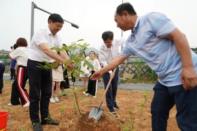 说明: C:\Users\CGCF\Desktop\项目相关\2020年项目\2020年度长三角地区主要领导座谈会碳中和项目\7.2植树活动\5.jpg
