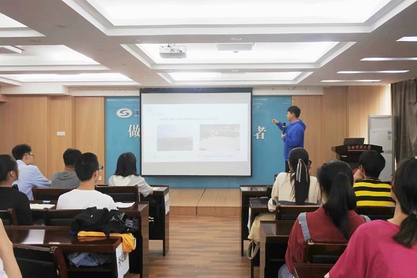 走进营期,拍下美好——记江西财经大学绿派社浅草课堂之营期分享与摄影培训