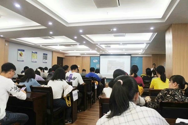 走进营期,拍下美好——记江西财经大学绿派社浅草课堂之营期分享与摄影培训 (3)