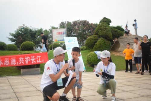 江西财经大学绿派社暑期三下乡:拒绝污染,春暖长江水必清(2)