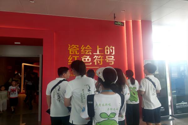 绿派社三下乡队伍参观红色文化展览馆