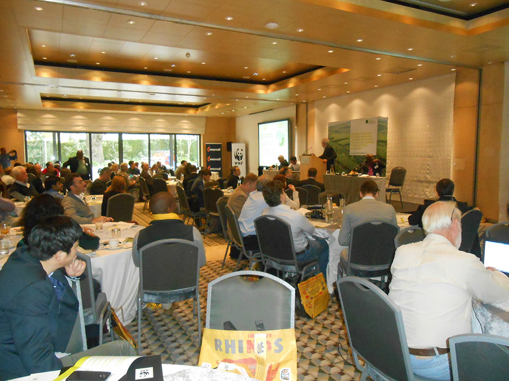 世界自然基金会（WWF）在南非开普敦举行新一代人工林项目峰会。会议由社会影响研讨会和社区对话两个环节组成。中国绿色碳汇基金会行政总监袁金鸿、回答了代表们对专业合作社的运行机制等方面的提问