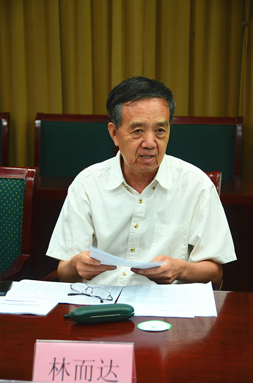 专家组成员中国农业科学研究院研究员林而达向研建单位提出指导意见