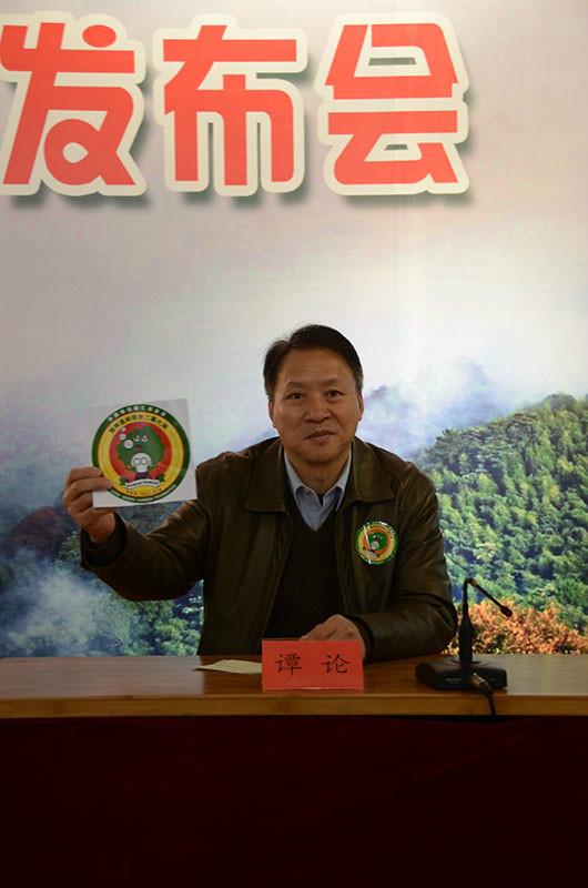 福建省林业厅党组成员谭论现场网上捐赠并展示车贴 福建省林业厅党组成员谭论现场网上捐赠并展示车贴