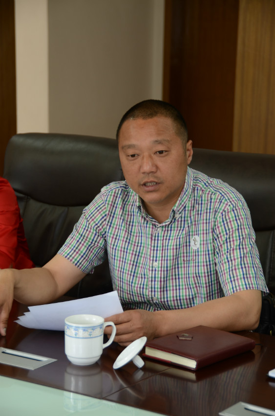 安吉县硒源专业合作社理事长、上墅乡刘家塘村党总支书记褚雪松发言