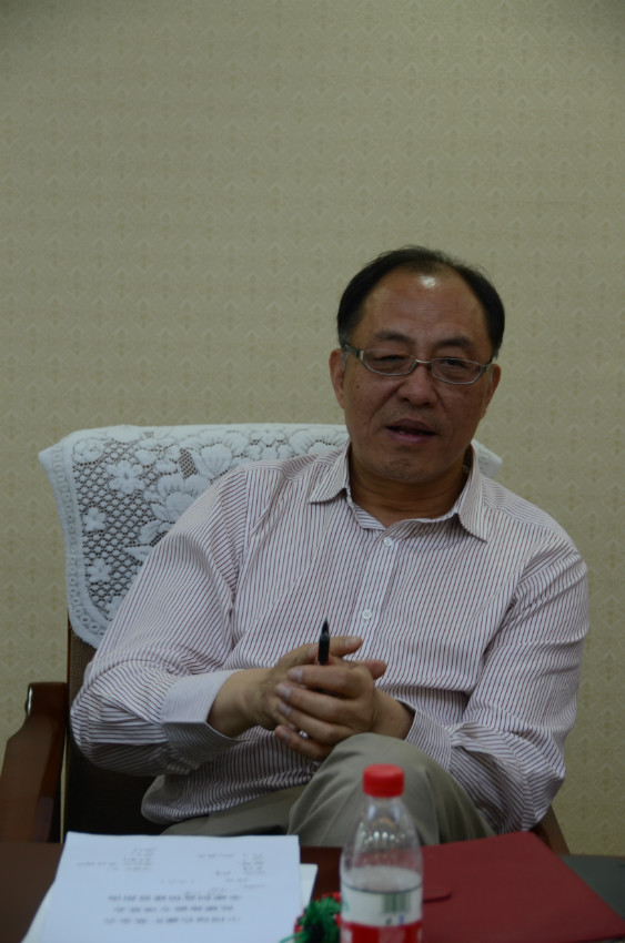 中国人民大学环境学院院长马中教授发言